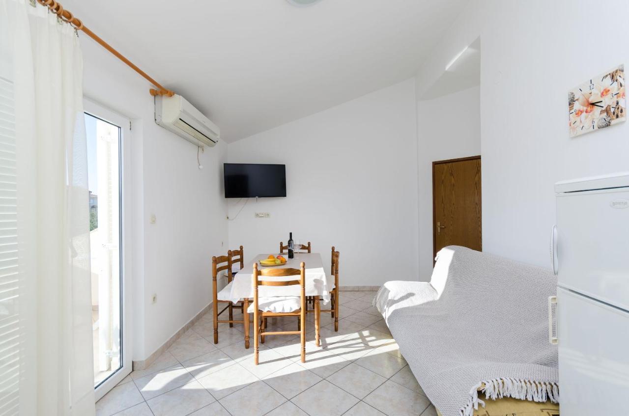 Apartments Marija P Lopar Exterior photo
