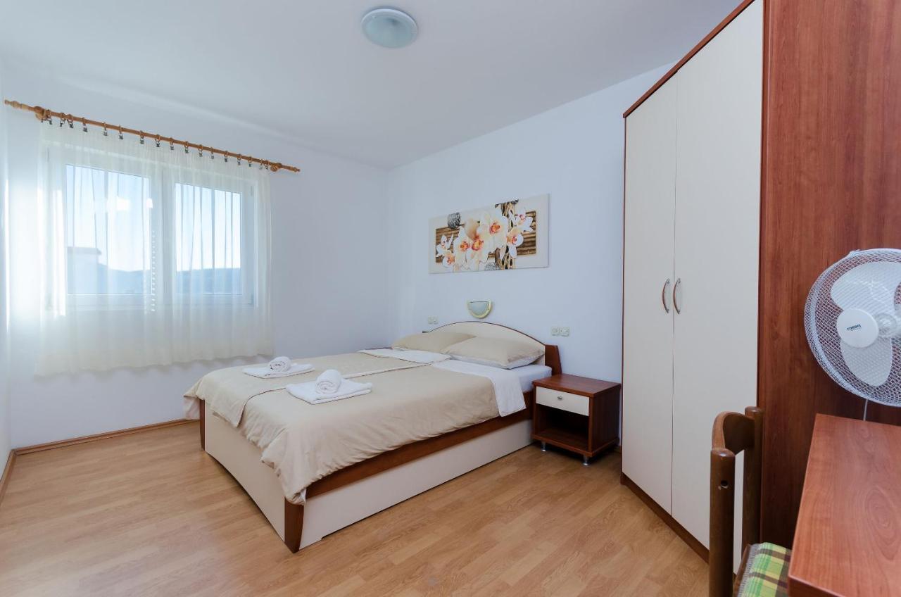 Apartments Marija P Lopar Exterior photo
